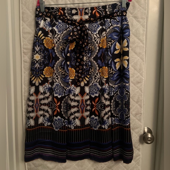 LIKE NEW LOFT Floral Silky Midi Skirt - Picture 2 of 6